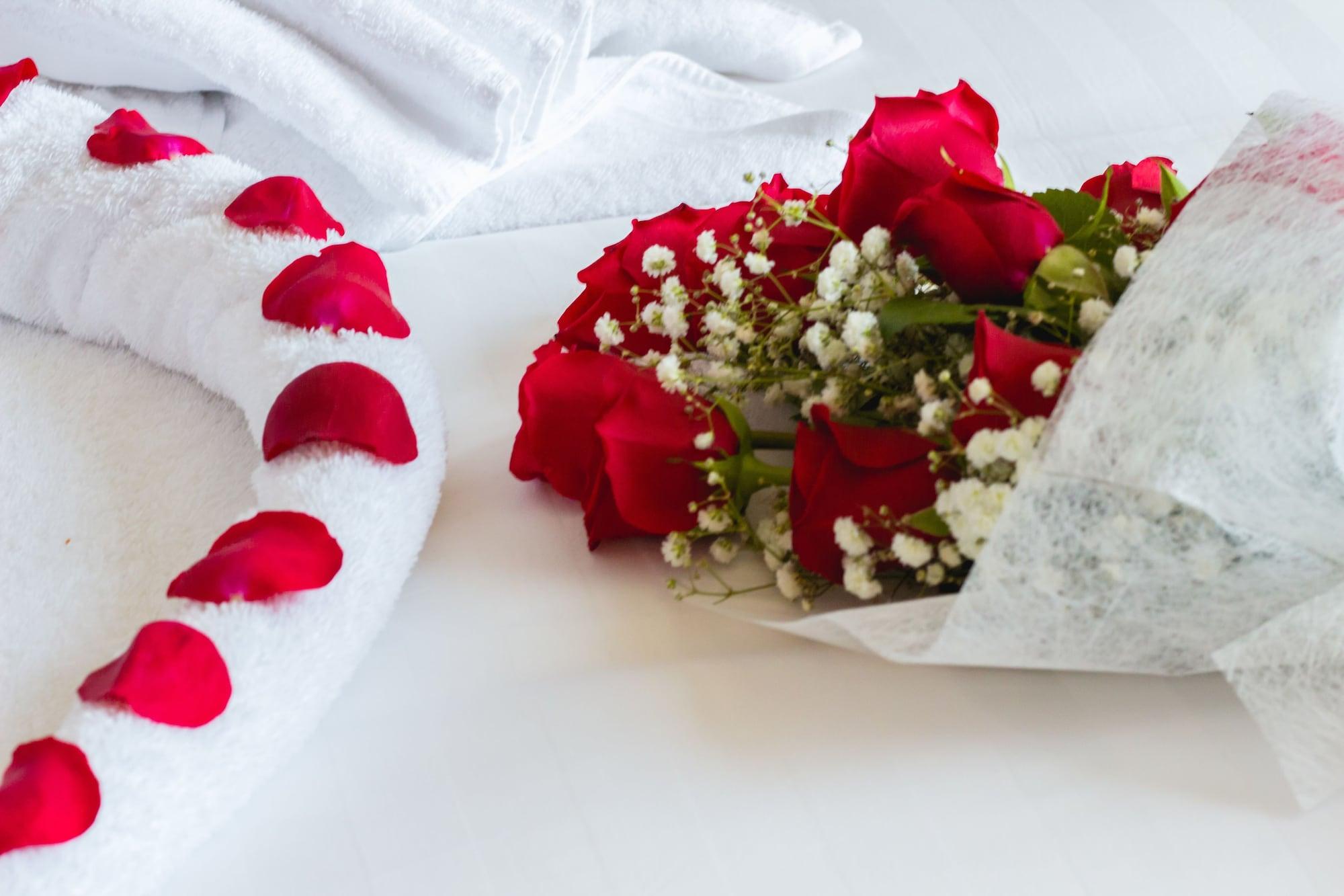 Bay La Sun Hotel And Marina - Emaar King Abdullah Economic City Exteriér fotografie A bouquet of red roses