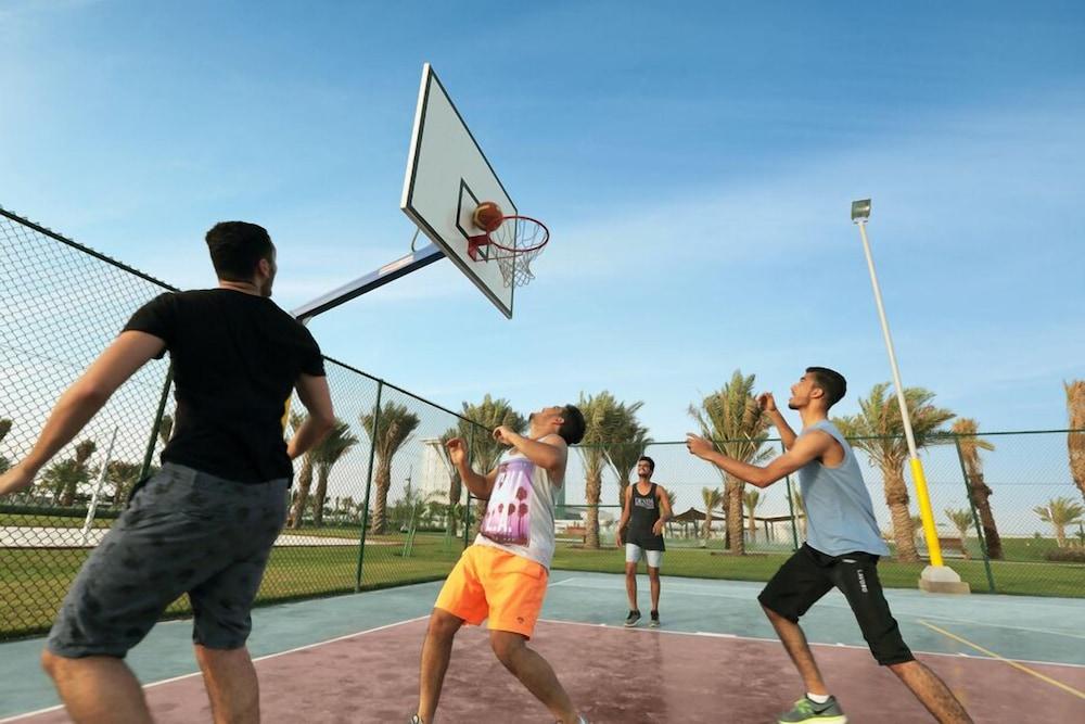 Bay La Sun Hotel And Marina - Emaar King Abdullah Economic City Exteriér fotografie Basketball in Al-Shaab