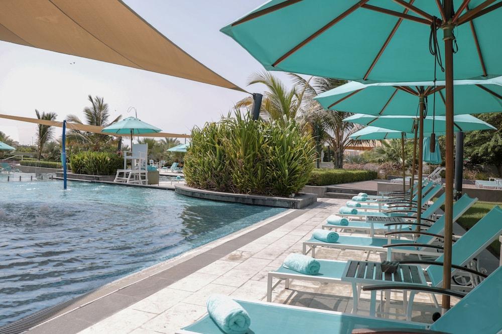 Bay La Sun Hotel And Marina - Emaar King Abdullah Economic City Exteriér fotografie The swimming pool at the resort