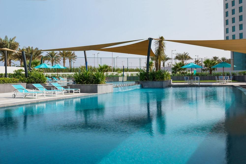 Bay La Sun Hotel And Marina - Emaar King Abdullah Economic City Exteriér fotografie The swimming pool at the hotel