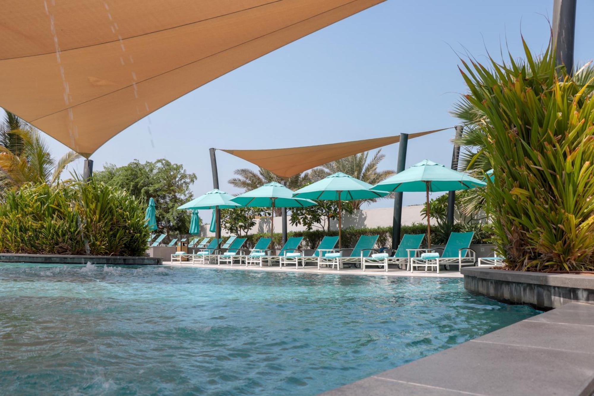 Bay La Sun Hotel And Marina - Emaar King Abdullah Economic City Exteriér fotografie The swimming pool at the hotel