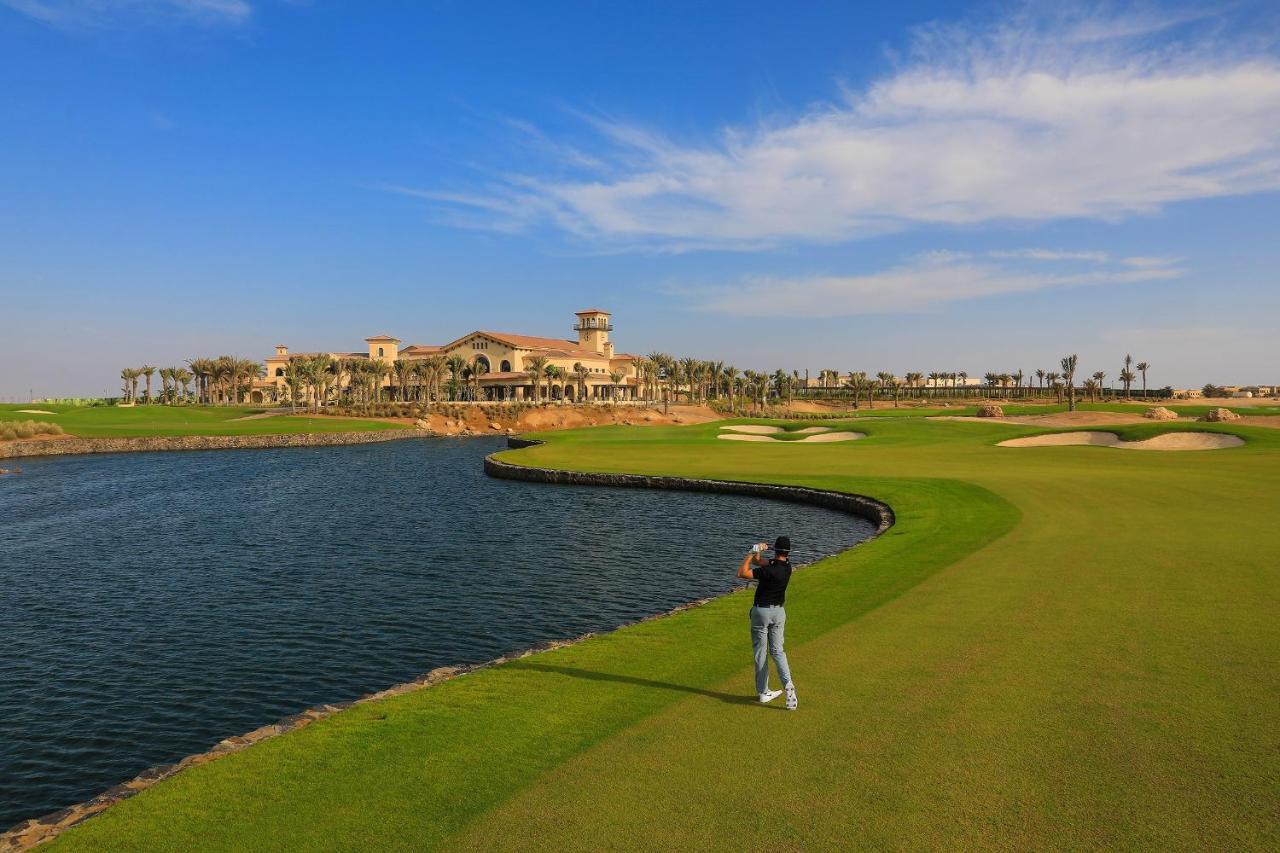 Bay La Sun Hotel And Marina - Emaar King Abdullah Economic City Exteriér fotografie Golf course at the Emirates Golf Club